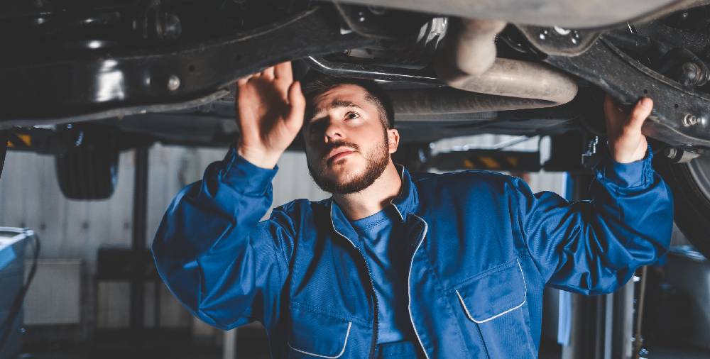 Routine vehicle transmission inspection and car checklist